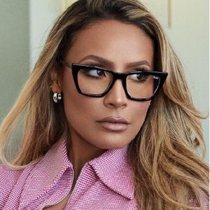 BRAND NEW Quay x Desi Perkins Don’t @ Me glasses